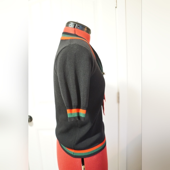 Black knit shirt with red and green tie, pearl detail - Picture 3 of 5